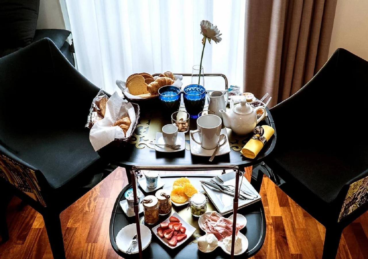 Hotel Artistic Charming House Caserta